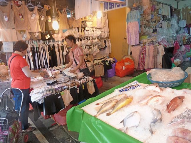 隣りが下着屋さんとは