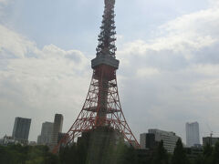 東京プリンスホテルにチェックインしました。
部屋からは東京タワーが見えます