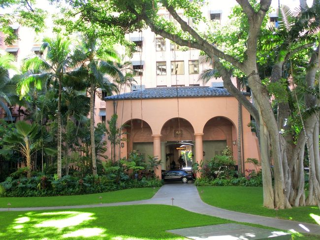 　サーフラナイで優雅な朝食を、と思ったのですが、９時前なのに、まだ混んでいて待つとのこと。<br /><br />　また後で来ることにしました。<br /><br />　ちょっと別な用事があったので･･･。