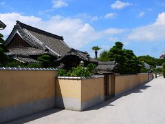 妙楽禅寺。寺の前で説明はしてくれるが、寺の中までは入ってくれない。
それで自分だけ集団から離れて中を見学に。