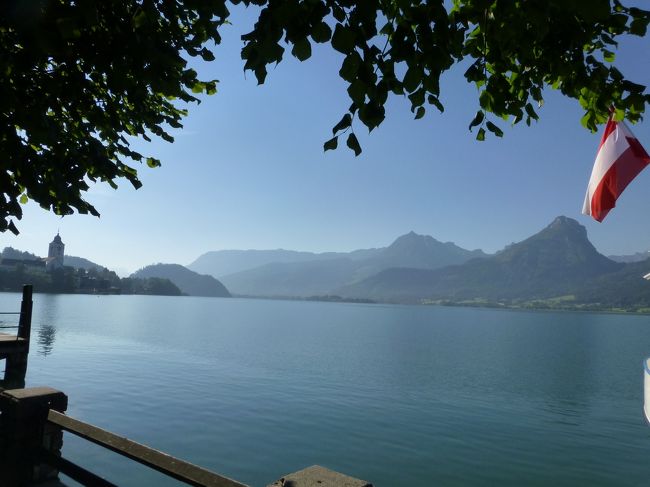 8:08ストローブルバス駅発（BUS546）<br />8:20ザンクト・ヴォルフガングシャーフベルク鉄道バス停着<br />ストローブルからは3.1ユーロ<br /><br />バス停はヴォルフガング湖Wolfgangseeに面しています。<br /><br />