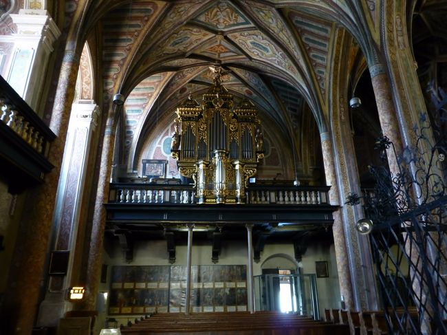 後方のパイプオルガン