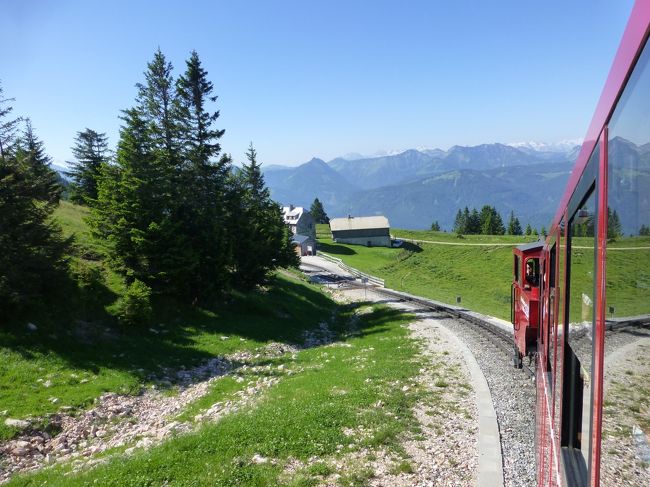 SCHFBERGALM駅を出てさらに高度を増して行きます。