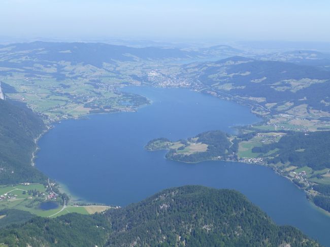 頂上からのモント湖は映画のプロローグで最初に出てくるシーン。<br />Mondsee