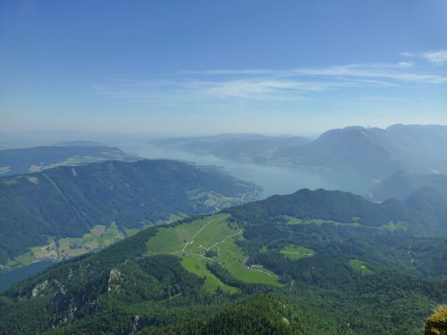 頂上から見えるアッター湖<br />Attersee