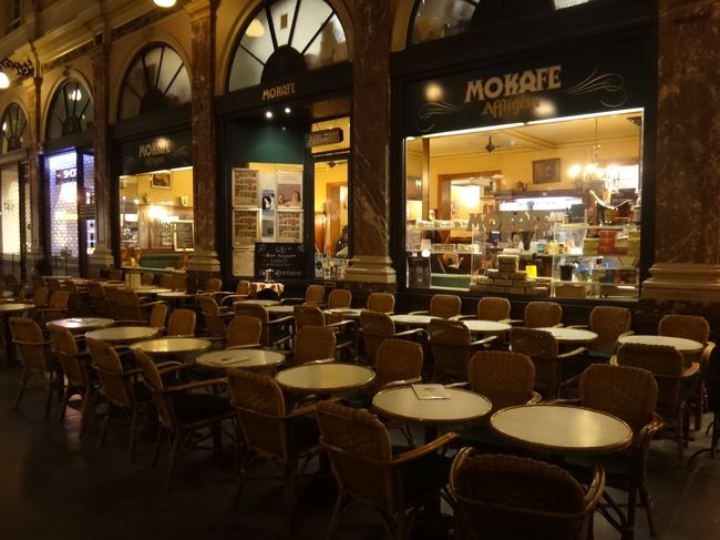 ベルギー・ブリュッセル【MOKAFE】（モカフェ）<br /><br />モカフェは、ギャルリー・サン・チュベール内<br />にある老舗のカフェ兼ブラスリーです。<br /><br />ショッピングを楽しんだ後や観光で疲れた時に<br />是非、テラス席でカフェを飲みたいものです。