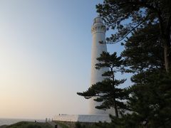 日御碕灯台

世界灯台100選や日本灯台50選に選ばれた灯台です
夕日を灯台から見たかったのですが、夏場は夕日よりも灯台に登れれる時間が早く過ぎてしまうため、この時は灯台に登れませんでした