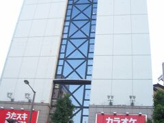 ステージ終了後、友人と会話したり写真撮られまくったりしてたらあっというまに17時。
各国代表の皆様とカラオケへ。
