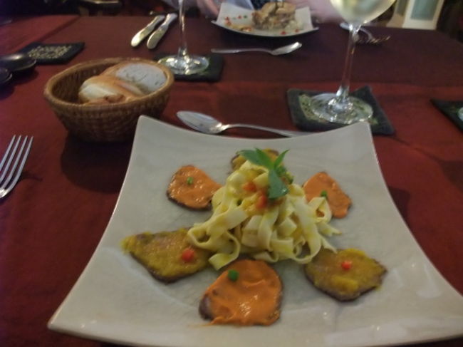 牛肉のマンゴーソース？？<br /><br />なんでもない味だったので忘れてしまいました。