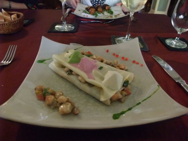 シーフードのパスタ巻き？<br /><br />私とHちゃんはこれが一番おいしいと評価。<br />クリームソースの味付けが絶妙だった！