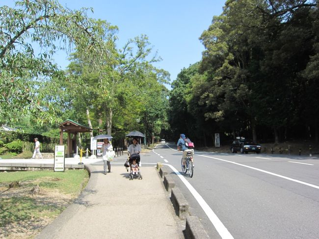 バスの時間が合わないため、東大寺まで歩きます。<br />のんびり歩いても30分程度。<br />ただし、真夏は地獄ですね。