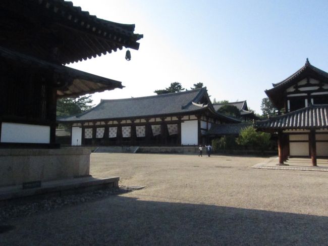 見学者は２，３名しかいません。<br />観光客が少ないためか、静寂さがいい雰囲気を醸し出しています。