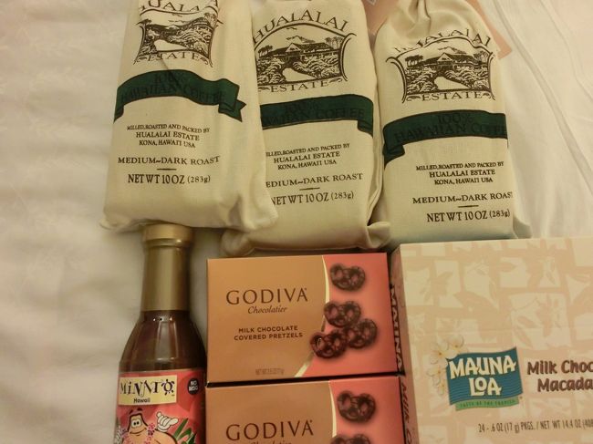 　その後は、恒例のＡＢＣストアをのぞいてお買い物。そして、明日のために荷造りです（涙）<br /><br />　ウォルマートで買ったお気に入りのコーヒー豆。<br />　ＡＢＣストアで買ったお土産のチョコ。ゴディバのチョコも。<br />　そして、ミナトのドレッシングです。<br /><br />　･･･自宅用を買うのを忘れました（涙）