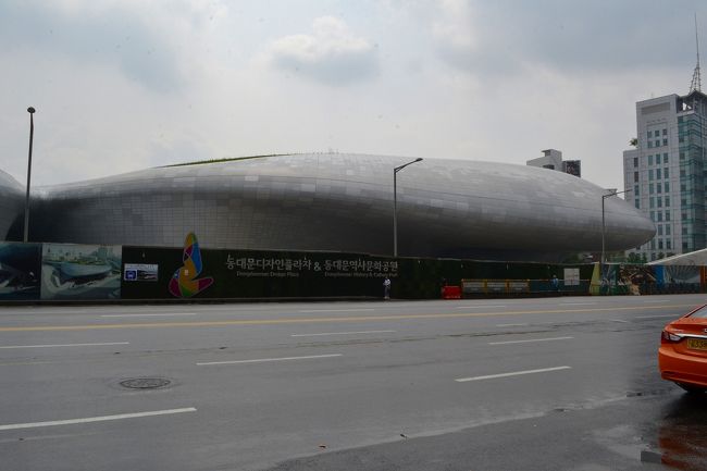 この秋の完成が、待たれるワン！