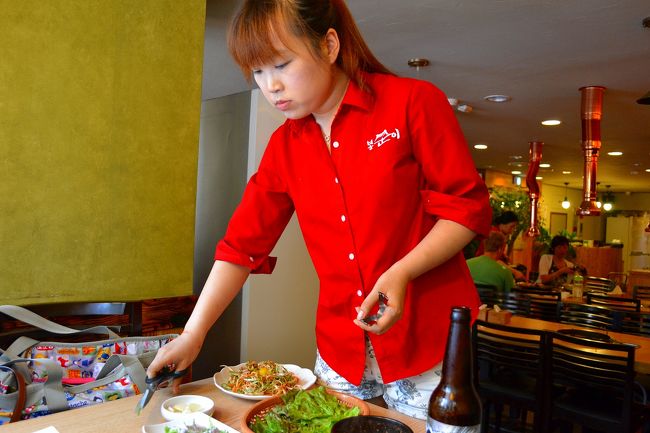 お姉さんが切ってくれました。