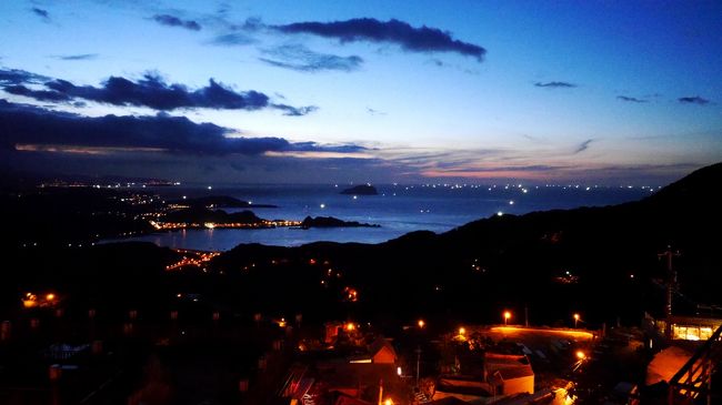 1916だいぶ暗くなってきた．漁火が見える