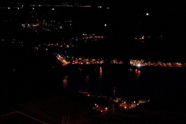 下まで降りると港が見えた