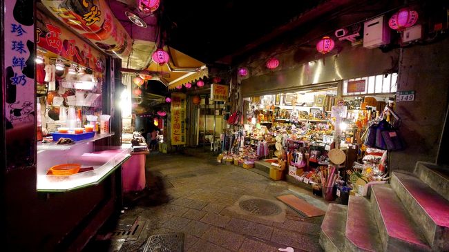 1937もう一度下に，基山街を横切る．多くの店がもう閉まっていた