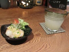 その後、近鉄奈良駅近くで行ってみたいお店があったんだけど、月曜日は定休日ということを知らずに、シャッターが下りてて大ショック〜>_<

仕方がないので、以前も行ったことがある「厨」というお店に。

まずは、ゆず酒で乾杯〜。

奈良の酒造会社が作ってるお酒で、さっぱりしていて、お酒が苦手な方でも飲みやすいです。