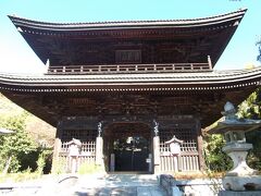 大善寺。甲斐百八霊場第十八番。ぶどう寺として有名。
景徳院から7km、車まで15分。入り口に駐車場がある。
境内はやや広い。拝観目安は20分。
御朱印は拝観受付で預けて、拝観後に受け取る。
オリジナル御朱印帳も販売している。