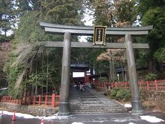 二荒山神社。
輪王寺から拝観してここまで2時間。
外国人の観光客も多く、写真のお願いをされることも多い。