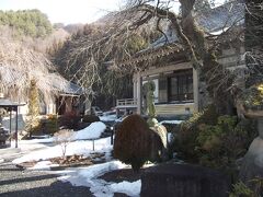長谷寺。真田幸隆の菩提寺。
上田菅平ICから8km、車で15分。駐車場有り。
境内はやや広い。拝観目安は20分。
真田家墓所への道は冬季は閉鎖される。
御朱印は寺務所にて頂いた。