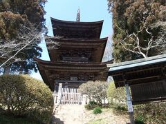 大法寺。国宝の「見返りの塔」と呼ばれる三重塔が有名。
北向観音堂から6km、車で15分。駐車場有り。
境内はやや広い。拝観目安は20分。