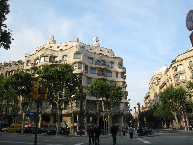 再びバルセロナ市内に戻る。<br />ガウディ建築の代表作カサ・ミラです。