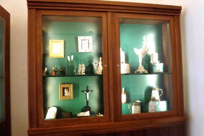 次は公爵家のコレクションの部屋。<br />