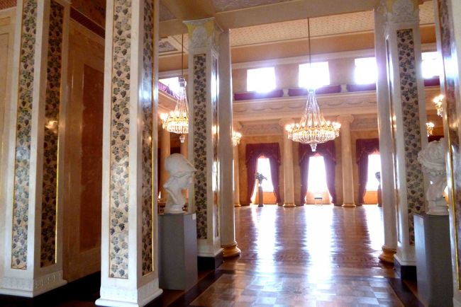 豪華な装飾の部屋<br />