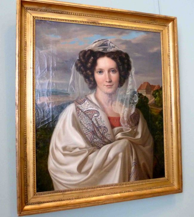 壁に掛かっていた女性画。<br /><br />きれいな女性ですね。彼女も大公家の一族？<br />