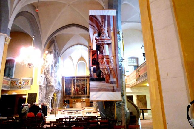 工事中にもかかわらず大勢の見物客がいました。<br />