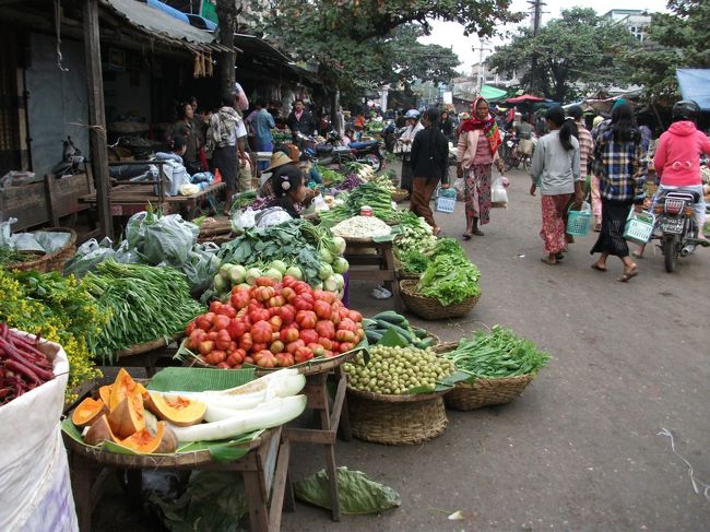 ゼェジョーマーケット(今日はお休み)の横にあるオールド・マーケット<br />元日でもオールド・マーケットはやっていた。<br />東南アジアにあるオールド・マーケットと同じ雰囲気だった。