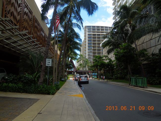 エンバシーの入り口は、ビーチウォーク側にあります。にぎわっているのはルワーズ通りのほうだと知りました。