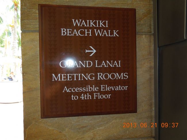 フロントからルワーズ通りへ抜ける通路がにあります。