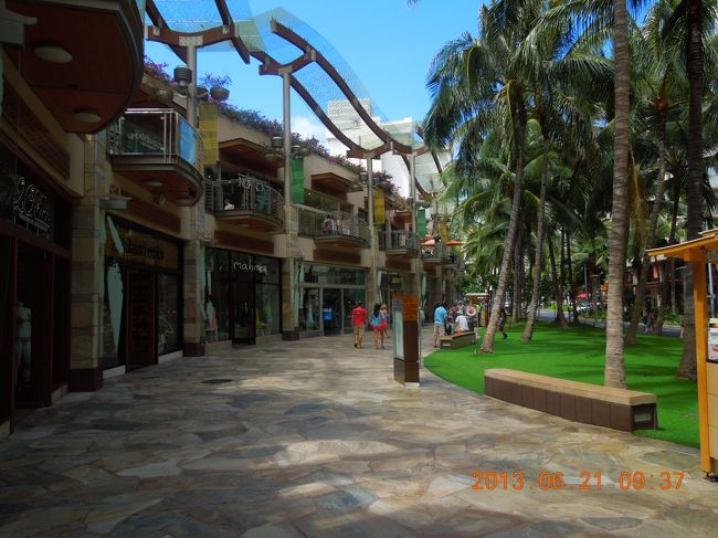 平日の午後、まだ人が少ない。ビーチウォーク。