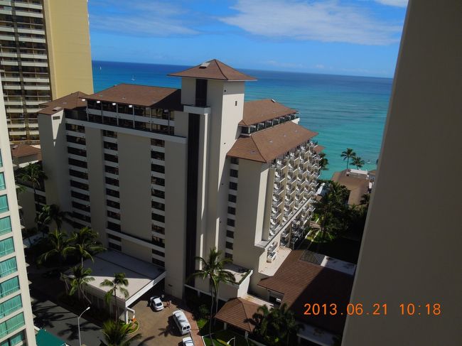 兄夫婦は１７階。見晴抜群。<br />次男夫婦（新婚）が宿泊しているハレクラニが見えます。