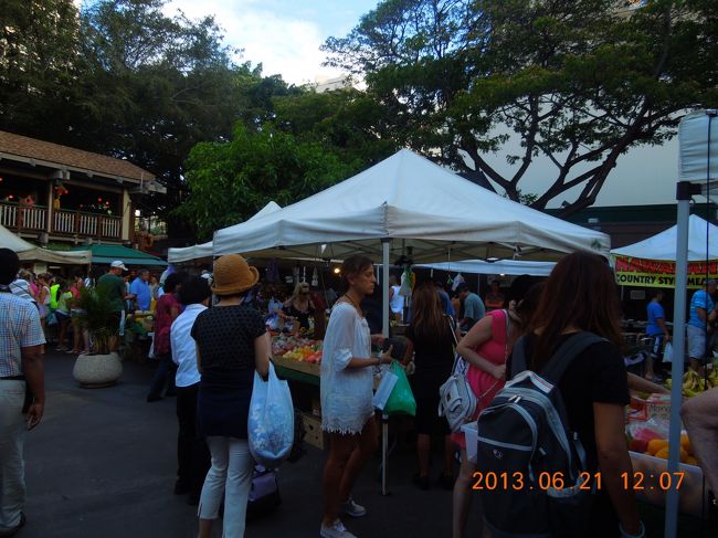 大すきな場所、インターナショナルマーケットプレイス。<br />木曜日の夕方行なわれるファーマーズマーケット。<br />規模は小さいけど、なかなかいい感じです。