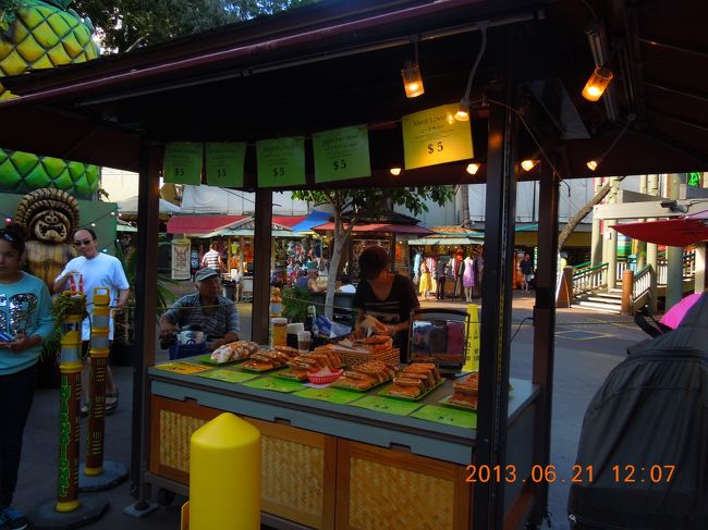 小さなファーマーズマーケットですが、雰囲気がよくて気に入りました。<br />木曜日しか出ないのが残念。