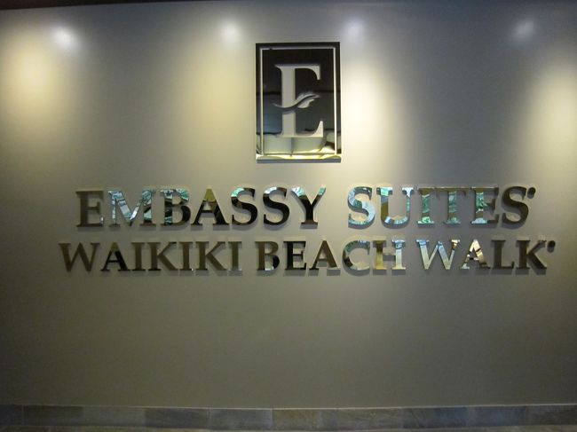 宿泊ホテルはエンバシースィーツワイキキビーチウォーク。<br />ホテルに直で予約しました。<br />