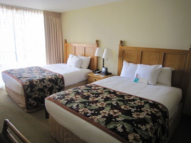 私と母はクイーンサイズのツインベッド。<br />