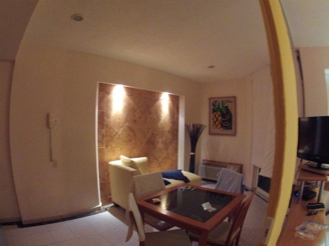 宿泊したホテルの部屋です。<br />GoProで魚眼撮影になってしまったので柱の曲がりはご容赦を。