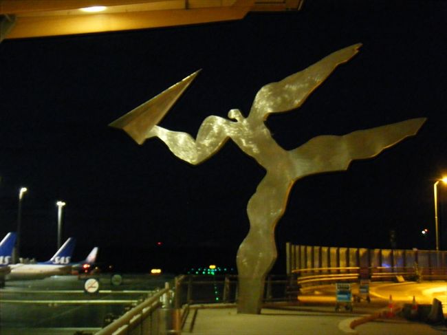 オスロ空港を早朝の便で出発、