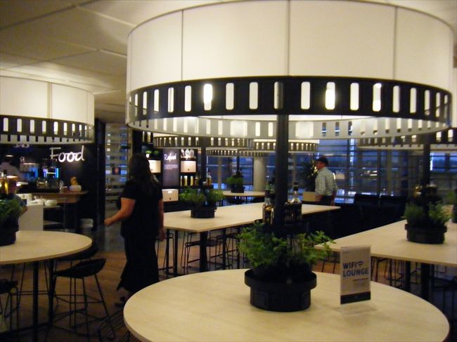 スカンジナビアンラウンジに着いた、内装殆ど変わらず、