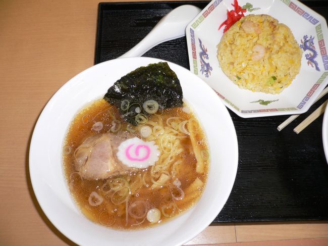 もちろん佐野ラーメン。ミニチャーハンつきで900円でした。