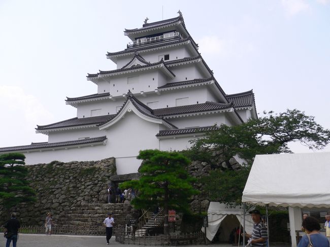 大内宿を後にし（妻に感想を聞き忘れました）　鶴ヶ城に行きました。ここは何年か前にきましたのでスルーです。