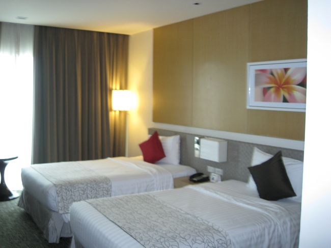 今回は次男連れなので移動に余裕を持ち、バンコクで1泊。<br />空港から15〜20分程のところにあるBestwestern　Premier<br /> Amaranthに宿泊。<br /><br /><br />