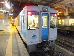 山形駅からちょっと寄り道をして天童をめざします。
左沢線に乗りました。