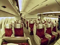 ＴＡＭ航空（ブラジルでは、タンと発音します）。

この会社は、その昔国営のバリグ航空を買収しそうな勢いで、南米一の航空会社にのし上がったのですが（バリグはGolという会社に買収されました）、航空業界再編に巻き込まれ、昨年チリのＬＡＮ航空と合併が決まりました。

ただ合併発表から既に１年以上経ちますが、その後、何も変化が起こらない...何も変わらない...といった状況....です。マークも変わらず、サービスも変わらず..どちらが買収したのかなどハッキリした事がいまだによく判りません。

