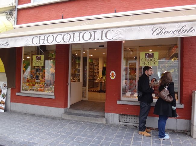 ベルギー・ブルージュ【CHOCOHOLICK】（チョコホリック）<br /><br />ブルージュに3店舗、ブリュッセルに1店舗ある<br />チョコホリックのブルージュ店です。<br /><br />「CHOCOHOLICK」は「チョコレート中毒」という意味です。<br /><br />https://www.choco-holic.be/en 